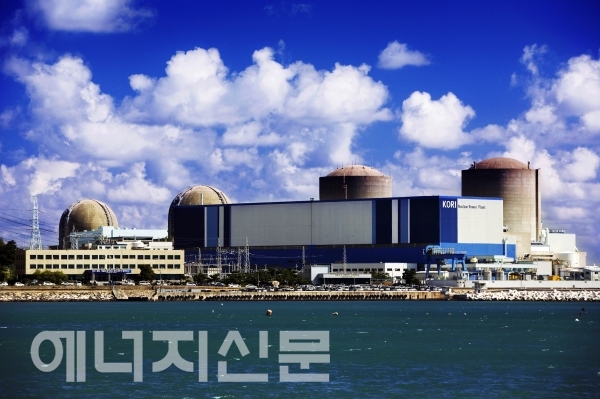원자력학회의 설문조사 공개 후 하루만에 산업부의 입장이 발표됐다. 사진은 고리원전 전경.