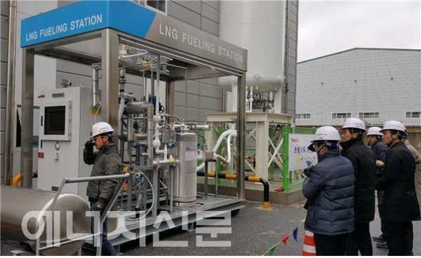 ▲ 발맥스기술 아산공장에서 패키지형 LNG충전시스템 시연회를 진행하고 있다.