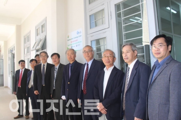 ▲ 대한민국 원자력 기술자립의 주역들이 모인 글로벌원자력전략연구소가 베트남 달랏대학교에 방사선안전기술센터를 설립했다.