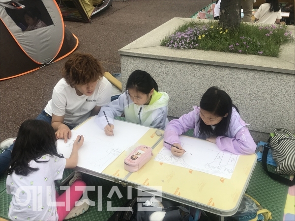 ▲ 한국가스공사 인천LNG기지가 제 8회 ‘맑은 하늘 깨끗한 에너지 그림그리기 대회’를 열었다.