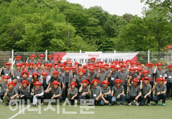 ▲ 린나이가 지난 17일 서울, 인천 등 수도권에 위치한 대리점과 함께 화합과 상생을 약속하는 결의대회를 개최했다.