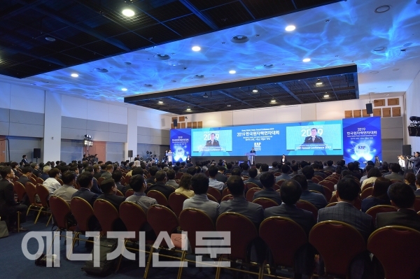 ▲ 22일 제주컨벤션센터에서 '2019 한국원자력연차대회' 개회식이 열리고 있다.