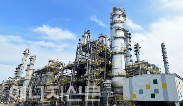 ▲ S-OIL 산화프로필렌 공정(Propylene Oxide Plant). RUC에서 생산한 프로필렌을 원료로 연간 30만톤의 산화프로필렌(PO)을 생산한다.