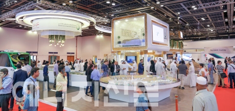 ▲ 두바이 수전력청이 WETEX와 두바이 태양광 전시회에 참가해 제품과 서비스를 전시하도록 세계 각국의 전문 기업과 기관을 초청했다.
