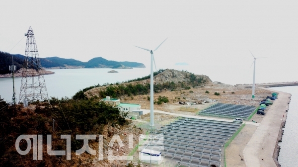 ▲ '세계 최대 직류 에너지자립섬' 서거차도에 설치된 재생에너지 설비.