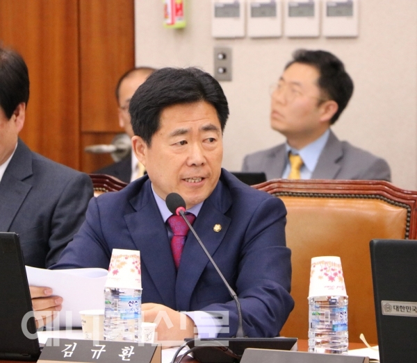 ▲ 김규환 의원(자유한국당장)이 국내 주요 가스시설 내진 설계가 제대로 되어 있지 않아 지진에 취약하다고 문제를 제기했다.