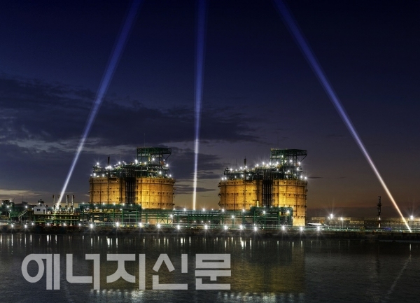 ▲ 한국가스공사가 ‘제주 LNG 기지 경관조명공사’를 완료하고 4월 1일 첫 불을 밝힌다.