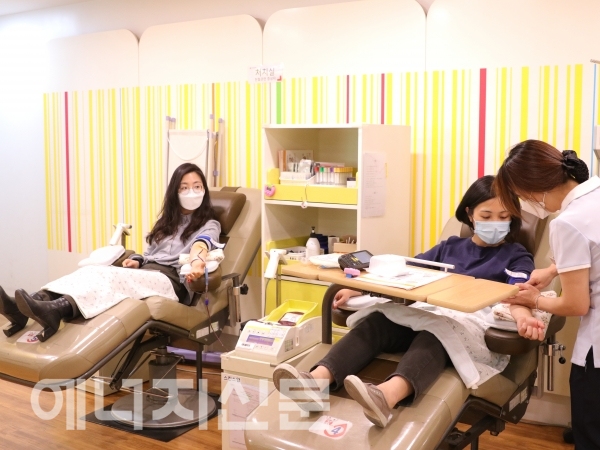 ▲ 서울에너지공사 직원들이 헌혈을 실시하고 있다.