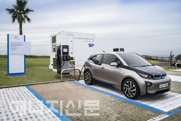 ▲ BMW 제주 e-고팡은 제주도의 풍력 발전으로 얻은 전기에너지를 저장할 수 있는 전기차 충전소다.