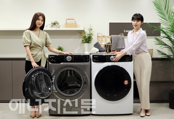 ▲ 위니아딤채가 새롭게 출시한 23kg짜리 대용량 드럼세탁기.
