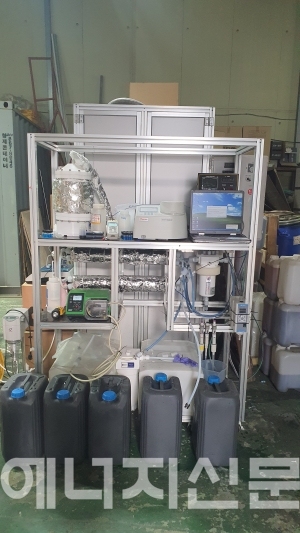 ▲ 40LPh급 대용량 고순도 바나듐 전해액 제조용 촉매반응 시스템.