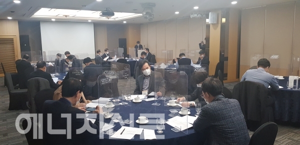 ▲ 한국가스학회는 25일 대전 호텔인터시티에서 ‘2021년 한국가스학회 가을 학술대회’에 앞서 제5차 이사회를 열고 있다.