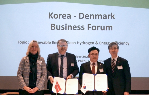 ▲ SK에코플랜트는 지난 5일(현지시간) 덴마크 코펜하겐에서 코비(COWI)와 국내 해상풍력 개발 및 신재생에너지 기술 협력을 위한 업무협약을 체결했다.