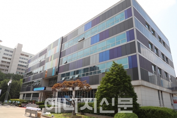 ▲ BIPV로 새롭게 단장한 서울에너지공사 건물 전경.