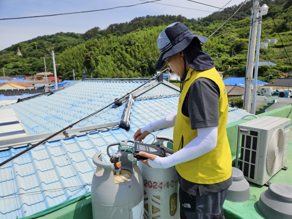 ▲ 한국가스안전공사 경남서부지사가 LP가스 안전점검을 하고 있다.