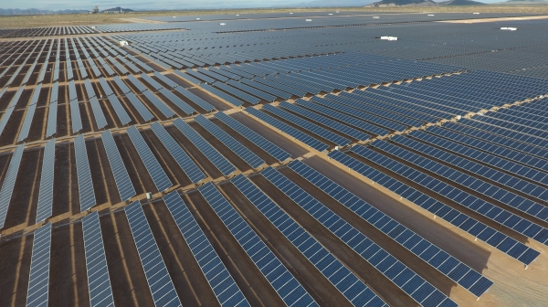▲ 미국 애리조나주에 설치된 HD현대에너지솔루션의 고출력 태양광 모듈 모습.(사진제공:HD현대에너지솔루션)