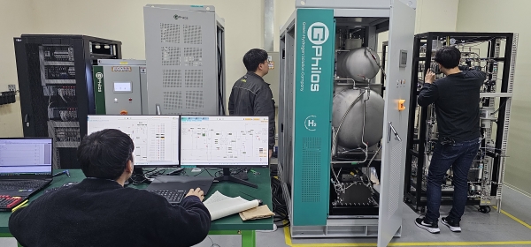 ▲ 지필로스는 최근 수소용품 제조공장을 구축하고 PEM수전해 100kW 제품에 대한 성능시험을 하고 있다.