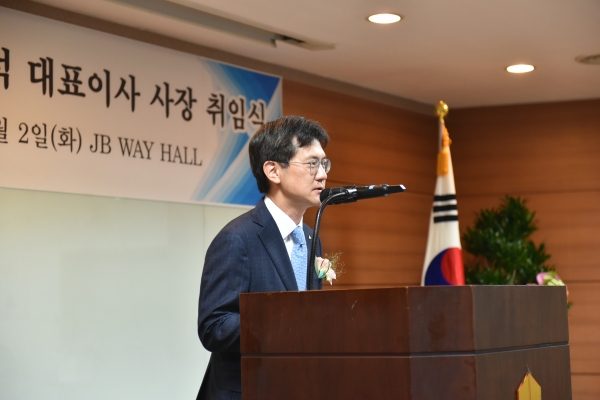 ▲ 김영석 JB주식회사 대표이사 사장이 취임사를 하고 있다.