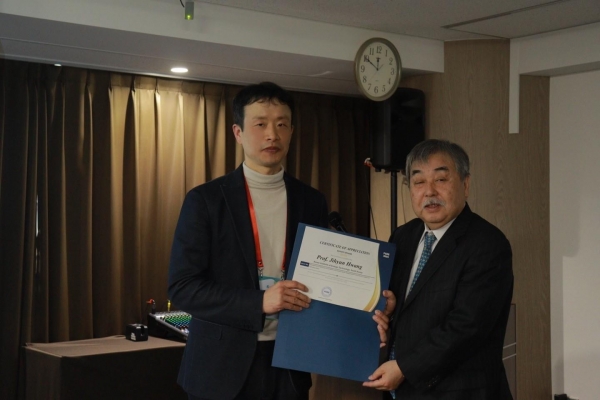 ▲ FCEE 2024에서 황지현 교수(왼쪽)가 학회의 기술자문 및 세션 좌장으로 참여했다.