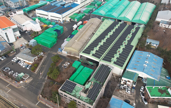 ▲환경부 사업을 통해 설치한 아산시 공장지붕 541kW 자가소비형 태양광