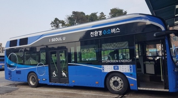 서울시에 투입되는 405번 수소버스.