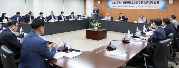 ▲ 최남호 산업통상자원부 2차관이 ‘2050 중장기 원전 로드맵 수립 TF 3차 회의‘를 주재하고, 2050 중장기 원전 로드맵의 목표와 추진전략을 논의했다.