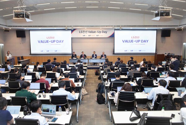 ▲LS전선 및 자회사 주요 관계자들이 질의응답을 진행하고 있다.