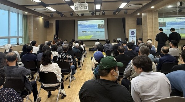 ▲다대포 해상풍력발전사업 주민설명회가 진행되고 있다.