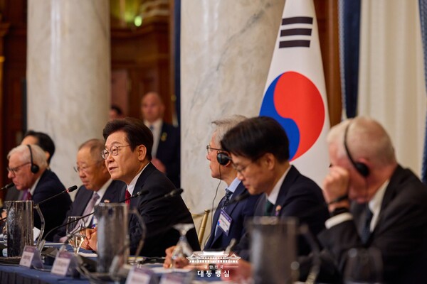 ▲ 이재명 대통령이 참석한 가운데 25일 오후(현지 시간) 워싱턴 D.C. 소재 윌러드 호텔에서 '한미 비즈니스 라운드테이블'이 열렸다. (사진제공: 대통령실)