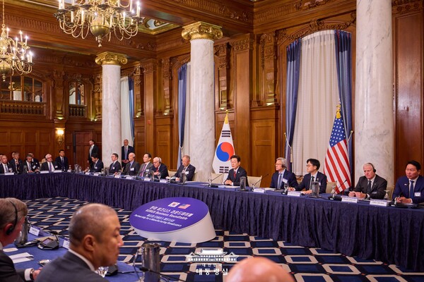 ▲ 이날 한미 라운드테이블에서는 조선, 원자력, 항공, LNG, 핵심광물 분야에서 총 11건의 계약·MOU가 체결됐다.(사진제공:대통령실)