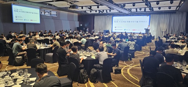 ▲ 산업통상자원부, 한국가스안전공사, 한국수소연합, 한국에너지기술평가원은  2일과 3일 양일에 걸쳐 노보텔 앰배서더 수원에서 수소산업 육성정책 지원 및 수소산업 안전생태계 조성을 위해 ‘제2회 수소산업 진흥·안전기술 컨퍼런스’를 개최했다. 