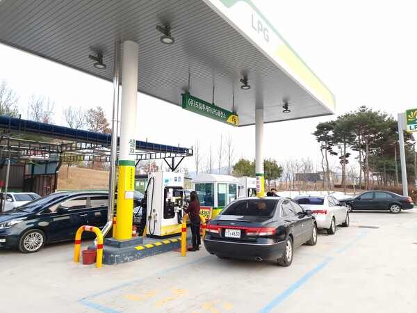 ▲ 셀프 충전기가 설치된 LPG 충전소.