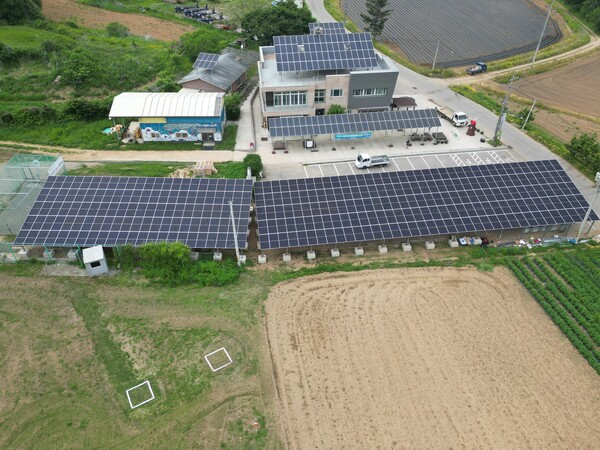 ▲경기도 에너지 기회소득마을 조성사업으로 추진된 객현1리 태양광발전.