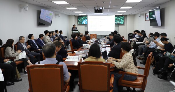 ▲ 국회의원회관 제10간담회의실에서 ‘탄소중립 해법, NDC 달성을 위한 CCS 전략 토론회’가 진행되고 있다.