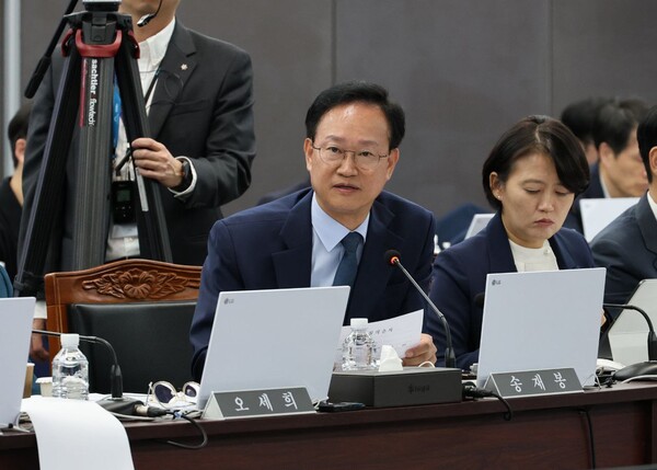 ▲송재봉 의원이 질의하고 있다.