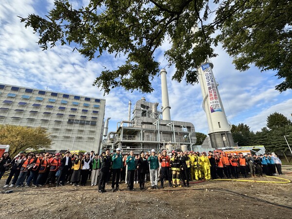 ▲훈련 참가자들이 단체 기념촬영을 하고 있다.