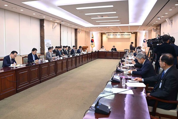 ▲ 23일 정부서울청사 대회의실에서 '제14차 소재·부품·장비 경쟁력강화위원회가 열렸다.