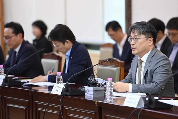 ▲ 문신학 산업통상부 차관이 제14차 소재·부품·장비 경쟁력강화위원회에서 인사말을 하고 있다.