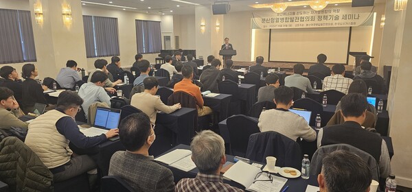 ▲ 공동주최사인 한국도시가스협회의 정희용 전무가 축사를 하고 있다.