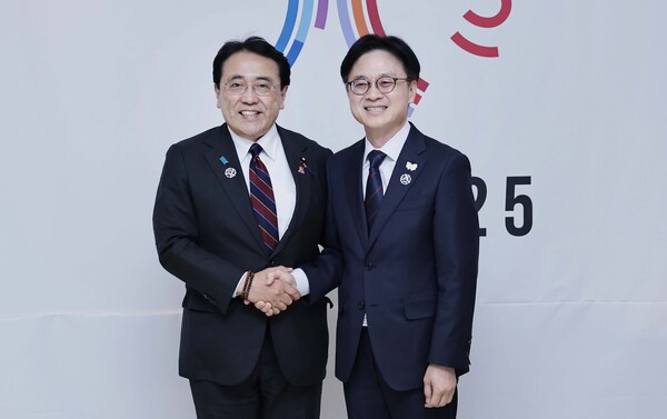 ▲ 김정관 산업부 장관이 31일 아카자와 료세이(Akazawa Ryosei) 일본 경제산업성 대신과 면담을 갖고 양국의 경제 협력 방안을 논의했다.