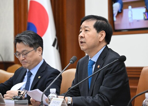 ▲ 구윤철 부총리 겸 기획재정부 장관이 산업경쟁력강화 관계장관회의서 석유화학산업의 재도약을 강조하며, 지금이 마지막 기회라고 경고했다. 사진은 지난 10월 31일 열린 제6차 공급망안정화위원회 회의 모습.