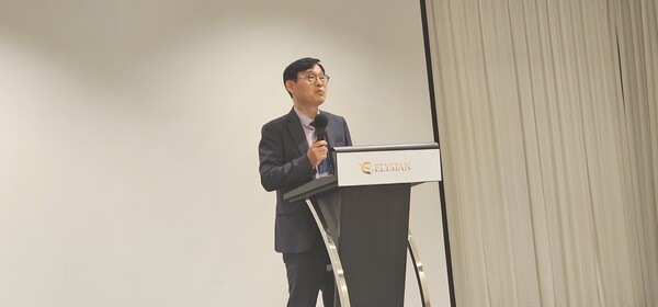 ▲ 이원용 에너지학회 회장이 정기총회에서 인사말을 하고 있다.