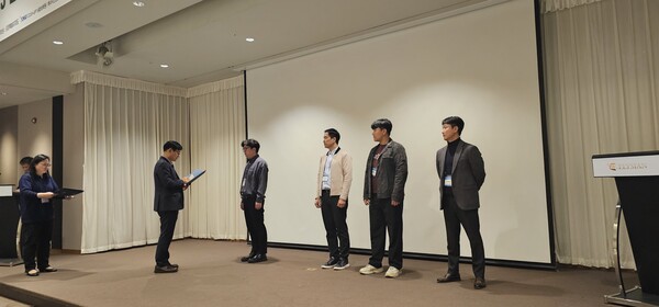 ▲ 최우수논문상 1인, 우수논문상 20인을 선정해 춘계학술대회 발표 논문 우수논문상 시상식도 열렸다.