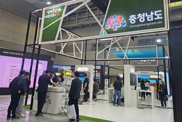 ▲ 충남TP가 광주 김대중컨벤션센터에서 ‘빛가람 국제전력기술엑스포’에 참가해 충남도 지자체관을 운영하고 있는 모습.