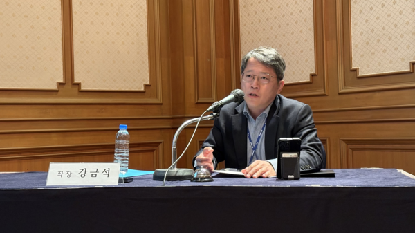 ▲좌장을 맡은 강금석 에기평 풍력PD가 발언하고 있다.