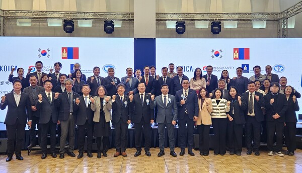 ▲‘몽골 국가 가스안전관리 법적 기반 구축 및 역량강화 사업’ 착수보고회에서 단체 기념촬영을 하고 있다.