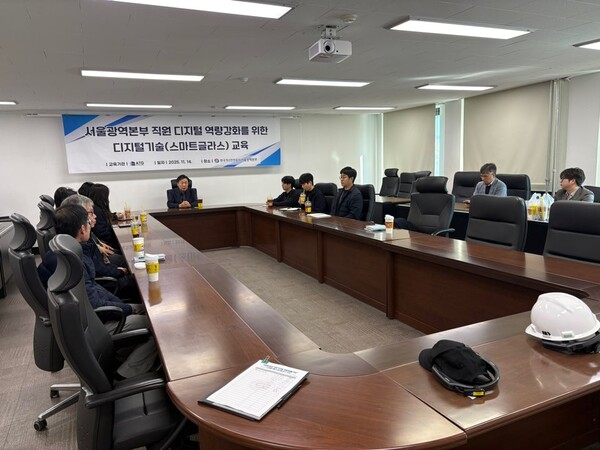 ▲디지털기술(스마트글라스) 교육이 진행되고 있다.