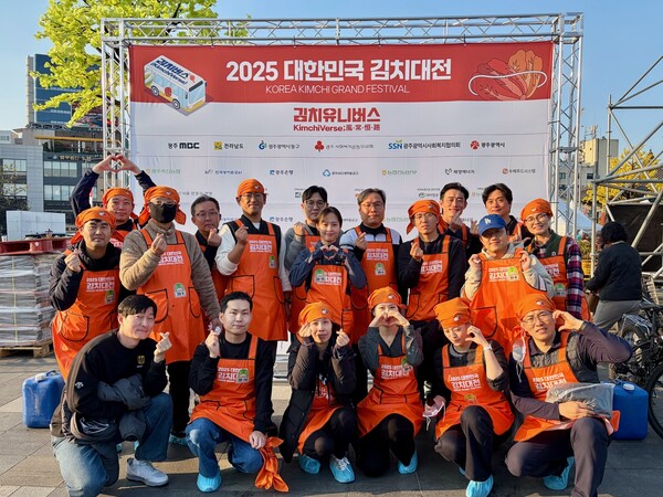 ▲해양에너지는 22일 ‘2025 대한민국 김치대전’을 후원하고, 임직원들과 함께 김장 나눔 봉사에 참여했다.