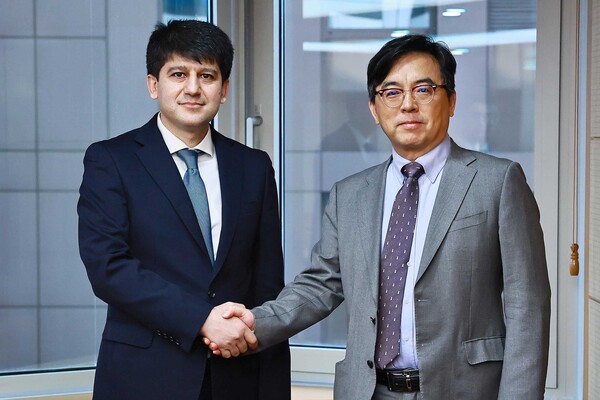 ▲ 박정성 산업통상부 통상차관보가 나자르 아지즈(Nazar Aziz) 타지키스탄 산업신기술부 차관과 면담을 갖고, 교역·투자 확대, 개발협력(ODA), 핵심광물 공급망 협력 등 양국 간 경제협력 확대 방안을 논의했다.