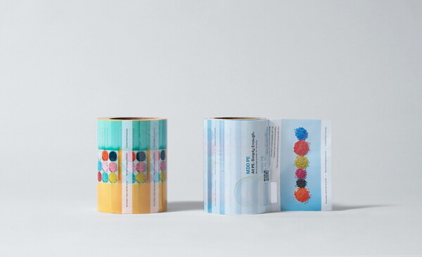 ▲ LG화학이 선보이는 초박막 포장 필름 소재인 유니커블.